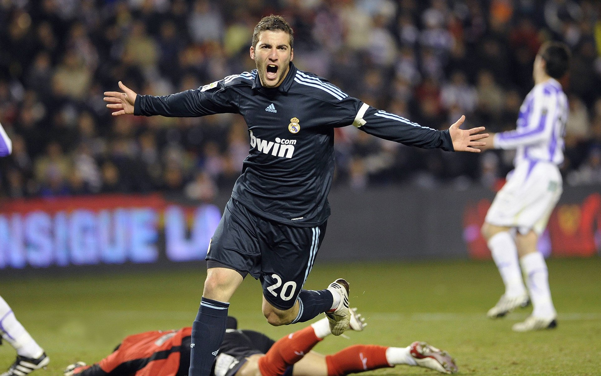 张馨揭示亚洲杯背后艰辛：累到彻夜难眠